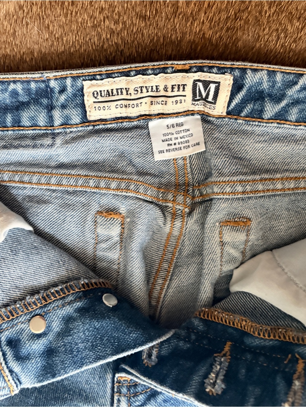 Maurices Button Fly Denim Jeans woman’s Size 5/6 Regular Blue Wash - Picture 2 of 5